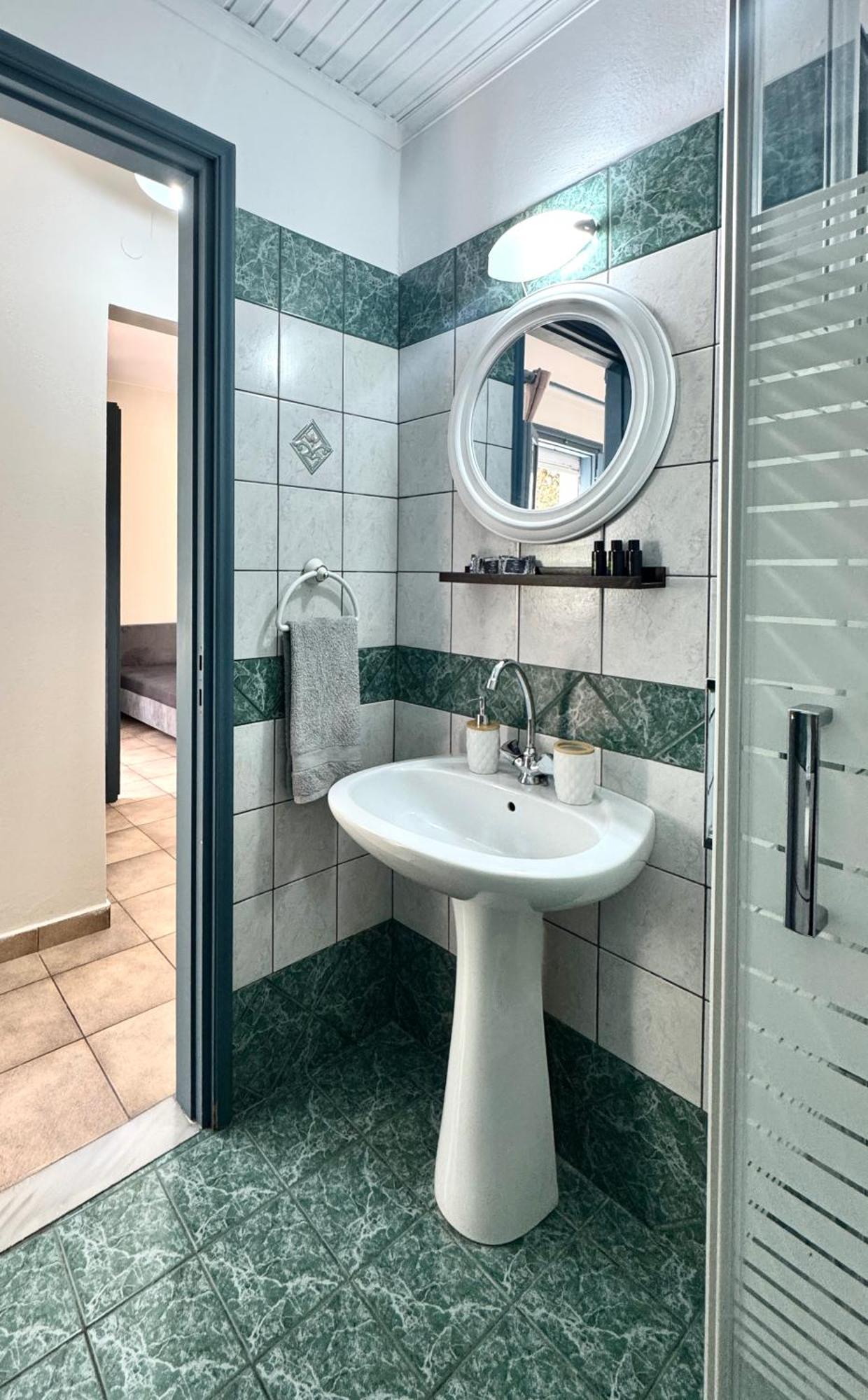 Melintas Cozy Apartments 2 Plomari Bagian luar foto